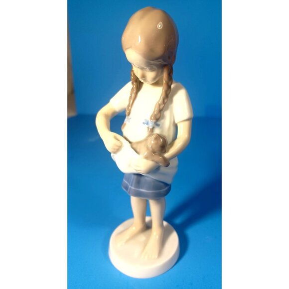 Bing & Grondahl Royal Copenhagen Little Mother Danish Girl With Kitten Figurine - Picture 2 of 16